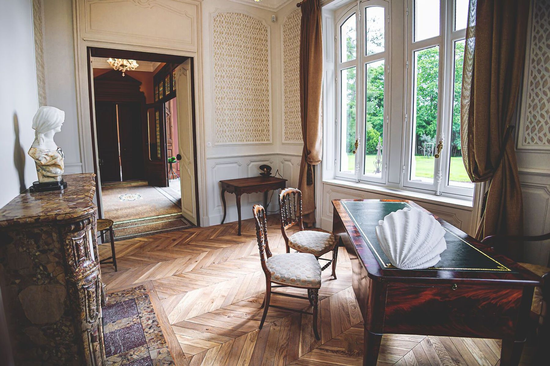 Chateau Beaune villa photo.